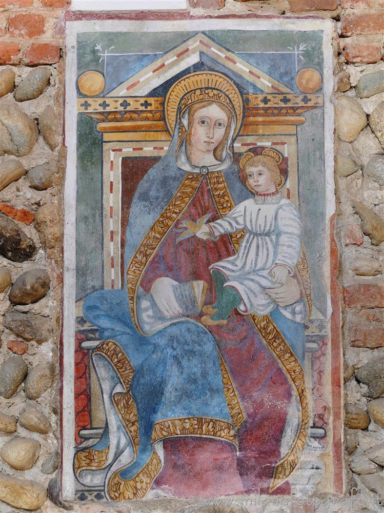 Sandigliano (Biella, Italy) - Enthroned Madonna with Child in the Oratory of St. Anthony Abbot